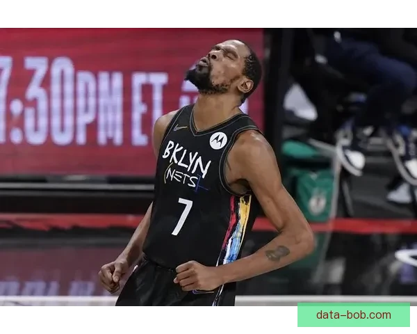 杜兰特谈进攻理念希望梳理节奏带动队友发挥整体实力