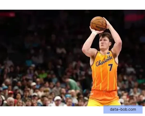 克努佩尔创历史超肯巴沃克成黄蜂单赛季三分王